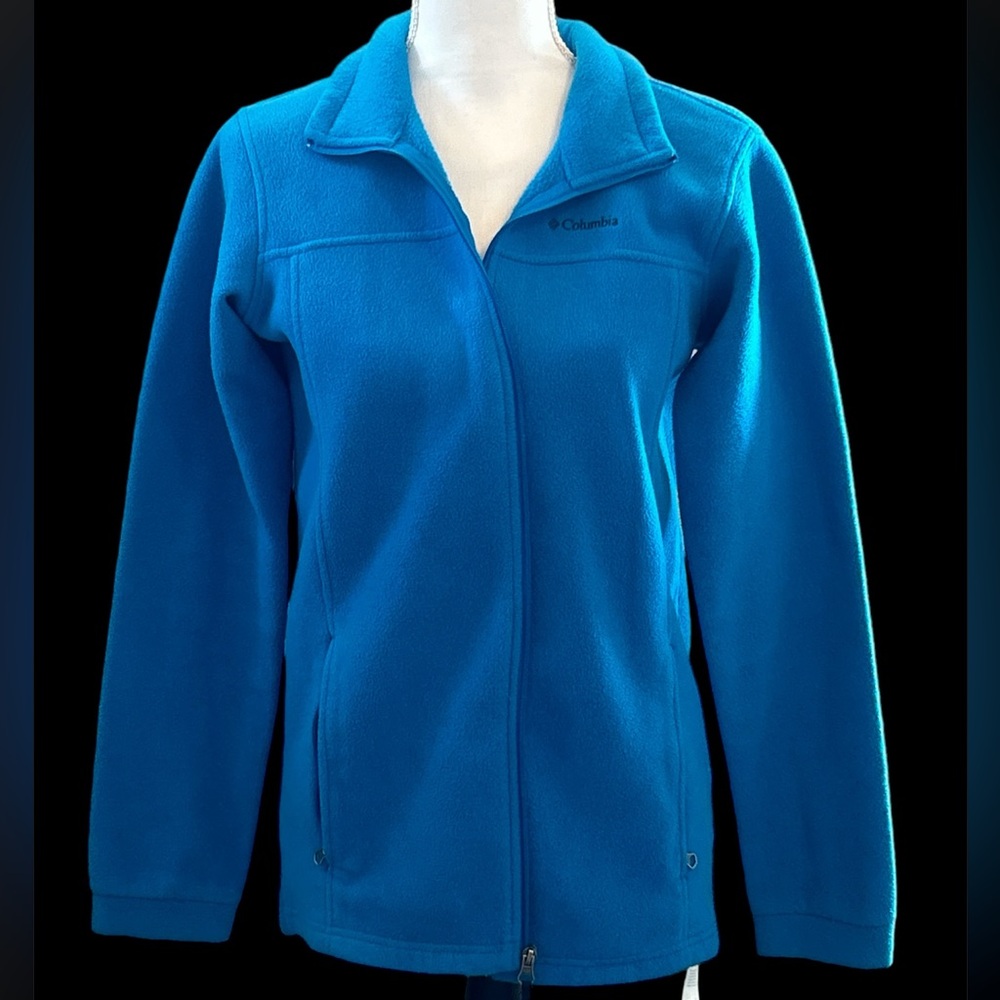 Women’s Medium blue Columbia Jacket in good condition